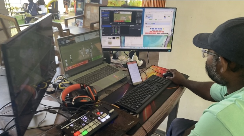 Live streaming and live commentary